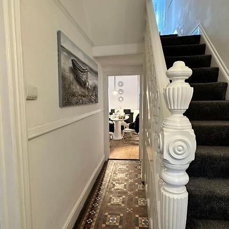 Вилла Victorian/Modern House Ньюпорт Экстерьер фото