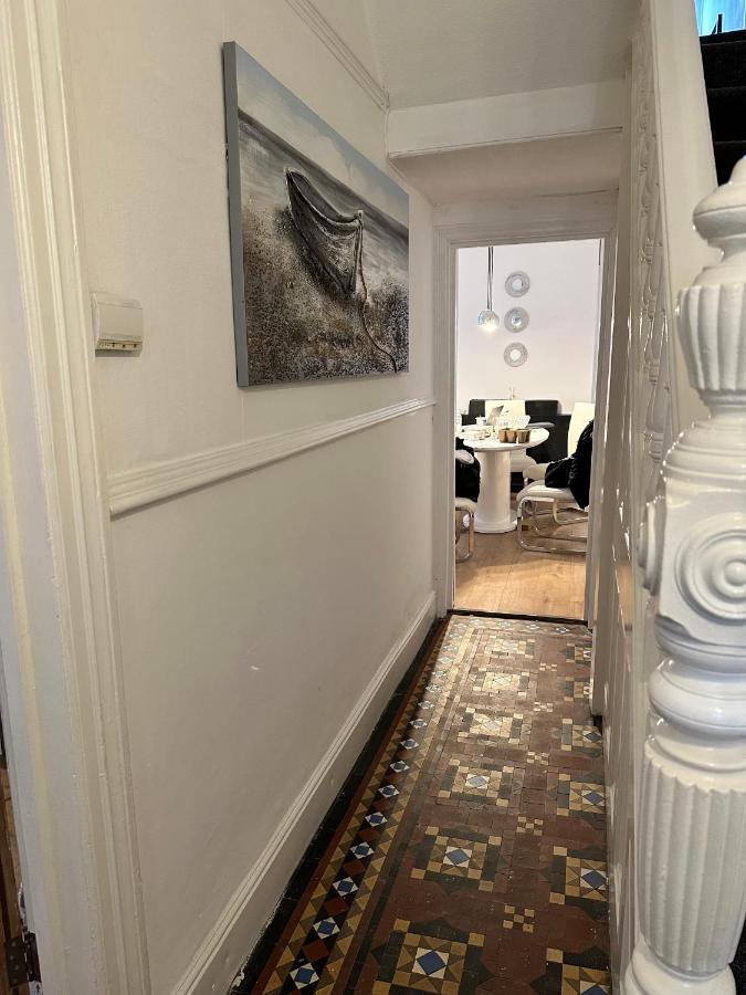 Вилла Victorian/Modern House Ньюпорт Экстерьер фото
